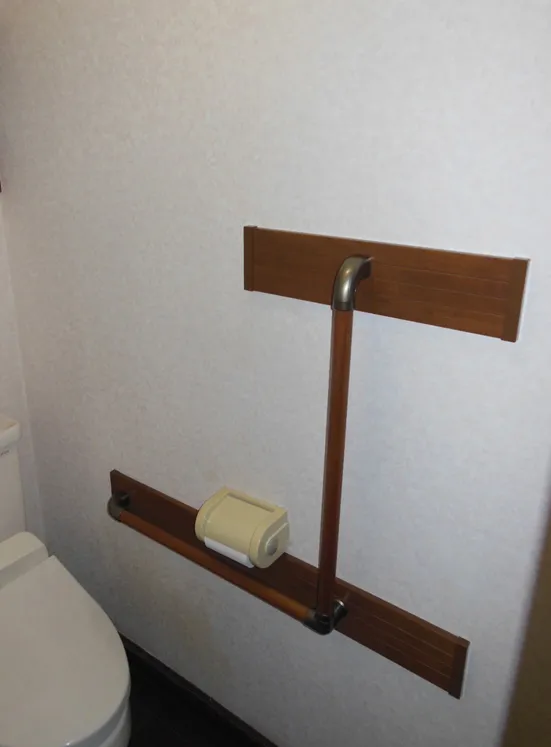 トイレ手すり取付け後施工例2