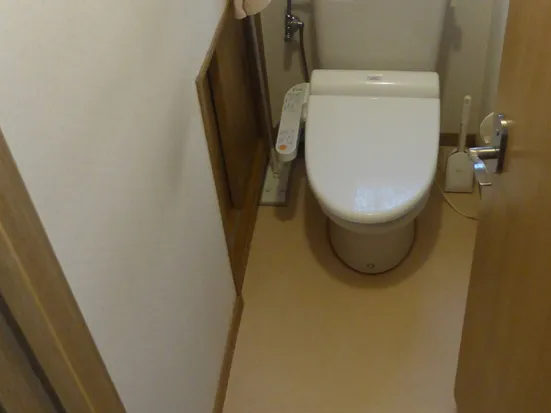 トイレ手すり取付け前施工例1