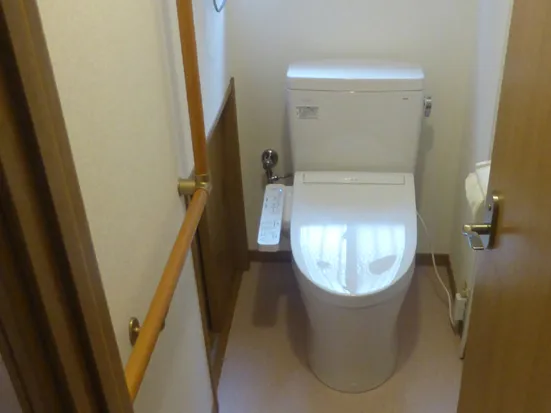 トイレ手すり取付け後施工例1